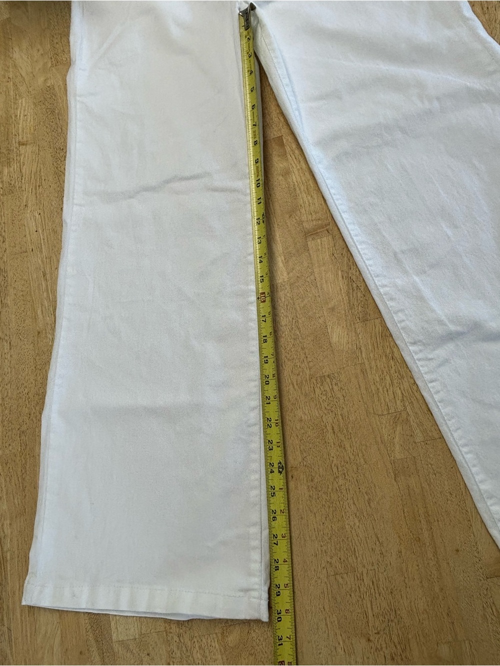 Wide-Leg White Jeans with High Rise Waist - Picture 6 of 7